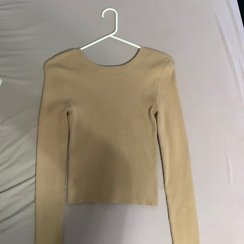 A tight fitted, long sleeve ribbed top.